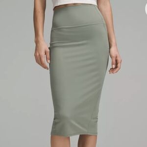 Lululemon Nulu Slim Fit High Rise Skirt Size 6 Grey Eucalyptus Green